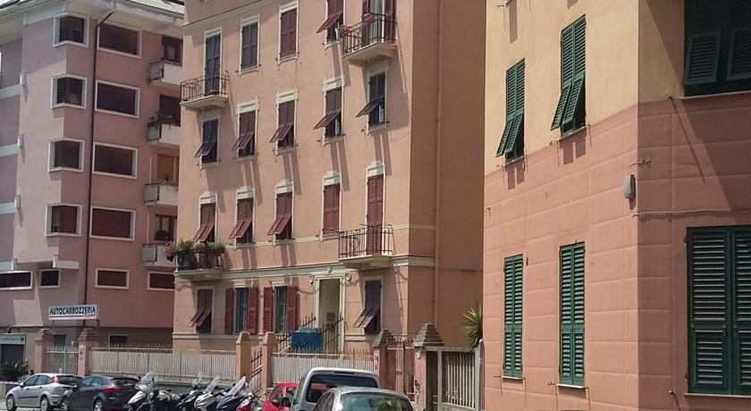 La Porta Accanto A 900 Mt Dal Gaslini Apartment